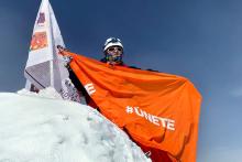 bolivian-indigenous-women-are-scaling-latin-america’s-highest-peaks,-taking-the-unite-campaign-flag-to-new-heights