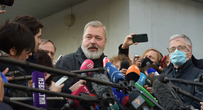nobel-laureate-dmitry muratov won’t keep-‘a-single-cent’-of-his-prize-money 