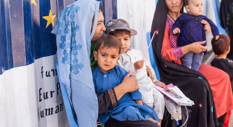 afghanistan:-reuniting-families-on-the-run-should-be-priority,-urges-unhcr