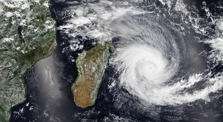 madagascar:-cyclone-batsirai-leaves-at-least-10-dead,-thousands-displaced