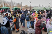 women-flee-and-show-solidarity-as-a-military-offensive-ravages-ukraine