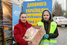 in-moldova,-women-mobilize-to-help-refugees-from-ukraine