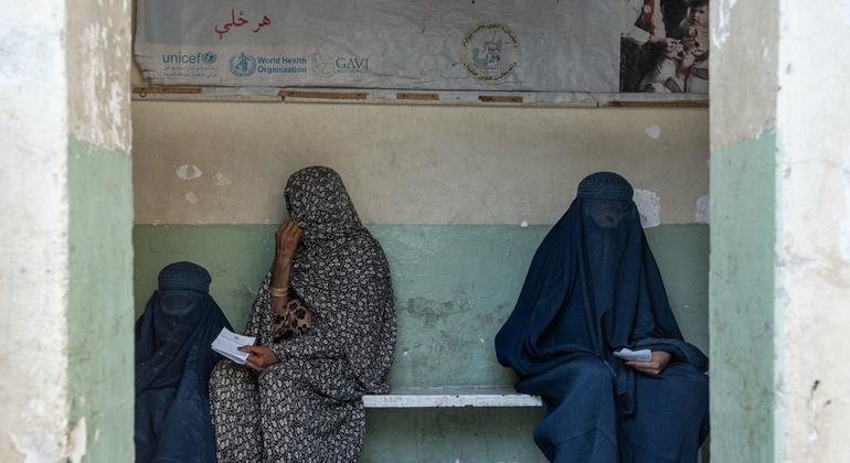 afghanistan:-taliban-orders-women-to-stay-home;-cover-up-in-public