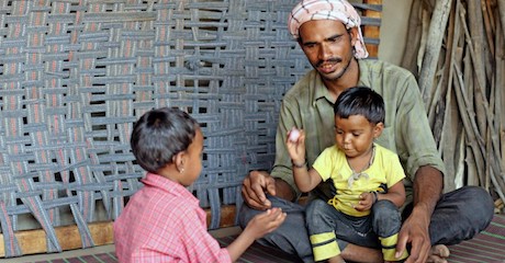 in-india,-new-tools-engage-fathers-in-early-child-development