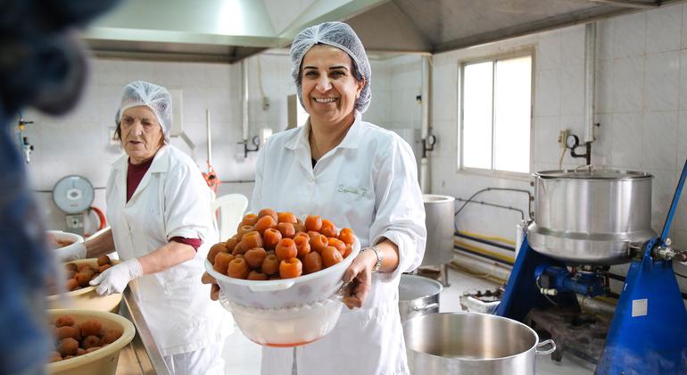 women-working-together,-to-survive-lebanon’s-economic-crisis