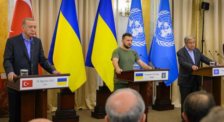 grain-deal-‘victory-for-diplomacy,’-un-chief-tells-journalists-in-ukraine