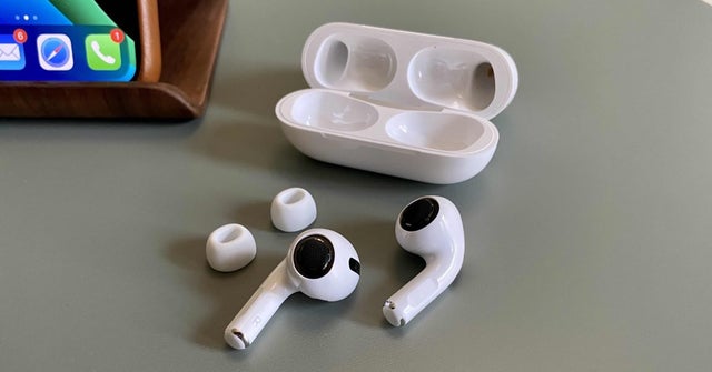 do’s-and-don’ts-for-cleaning-your-dirty-airpods-pro-and-charging-case