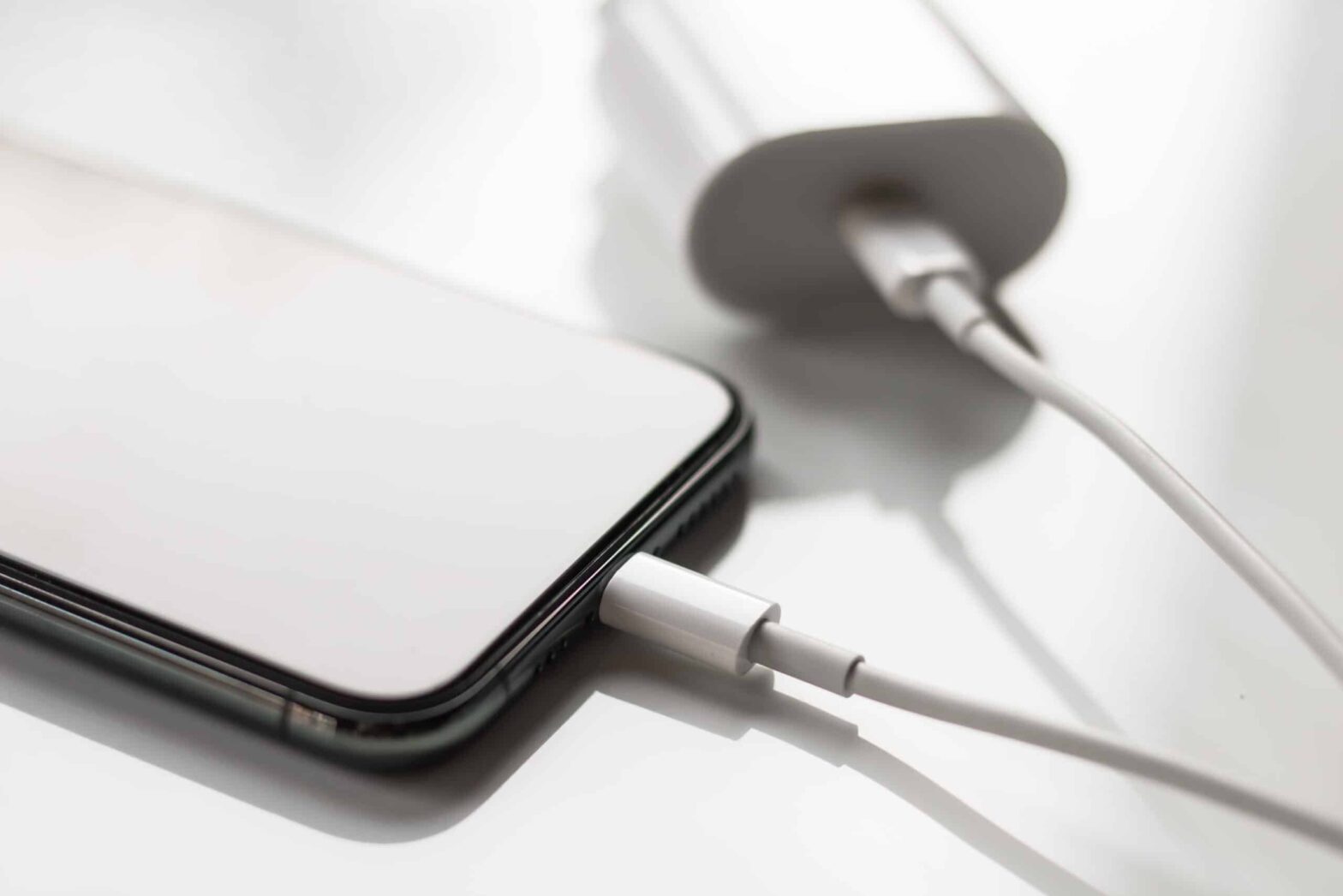 brazil’s-department-of-justice-apprehended-hundreds-of-iphones-sold-without-a-charger,-after-decision-in-september-to-ban-sells-in-the-country-until-apple-includes-item-back-in-the-box