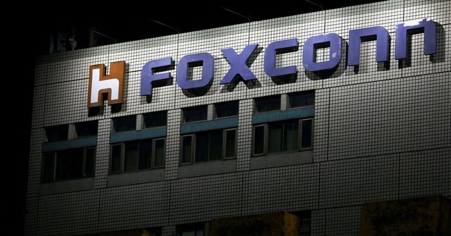 foxconn’s-zhengzhou-plant-hit-by-fresh-worker-unrest,-social-media-livestreams-show