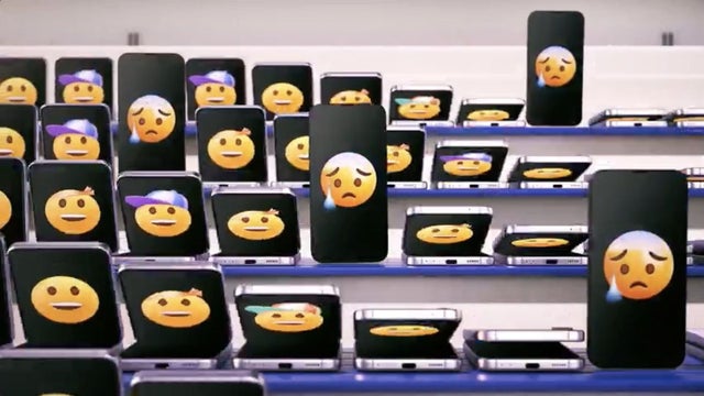 samsung-mocks-apple-for-lack-of-foldable-iphone-in-new-world-cup-themed-ad