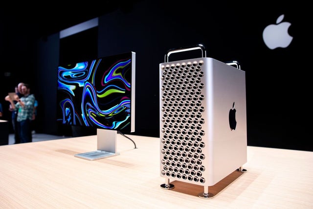 apple-scales-back-high-end-mac-pro-plans,-weighs-production-move-to-asia