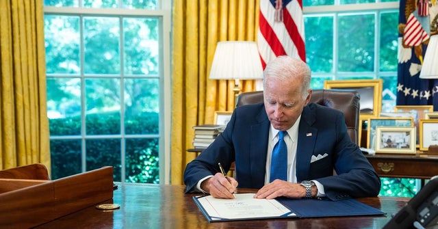 biden-targets-apple-in-op-ed-on-big-tech-regulation,-need-for-improved-competition