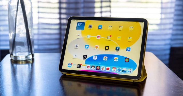foldable-ipad-could-arrive-as-early-as-next-year,-claims-noted-apple-analyst