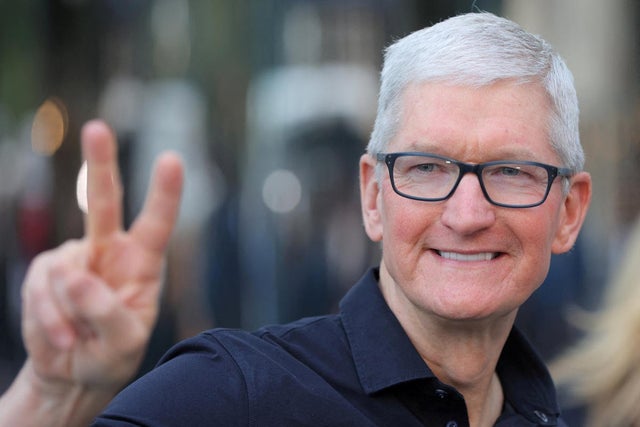 apple’s-tim-cook-is-‘a-hall-of-fame-ceo’-who-will-avoid-layoffs,-analyst-predicts