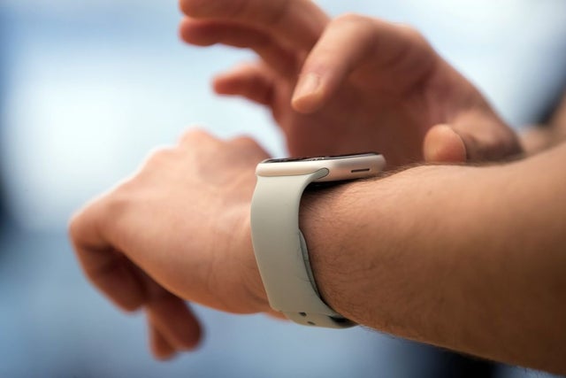 bloomberg:-apple-makes-major-progress-on-no-prick-blood-glucose-tracking-for-its-watch