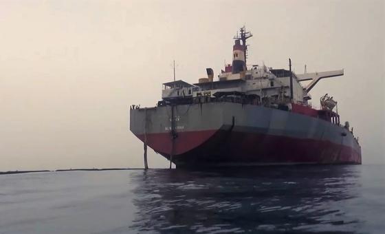 vessel-to-remove-oil-from-stricken-yemen-tanker-could-arrive-by-may