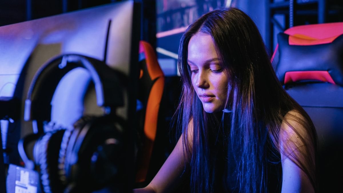 women-in-gaming:-the-challenges-and-triumphs-of-female-gamers-and-developers-in-a-male-dominated-industry