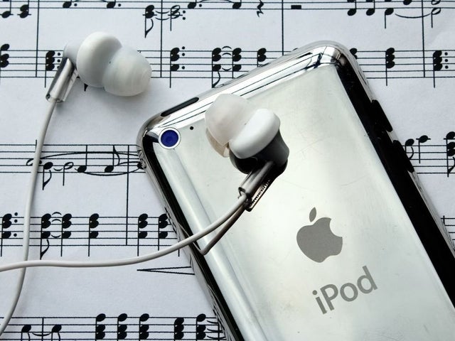 apple’s-push-to-get-modern-tech-to-catch-up-with-classical-esthetics