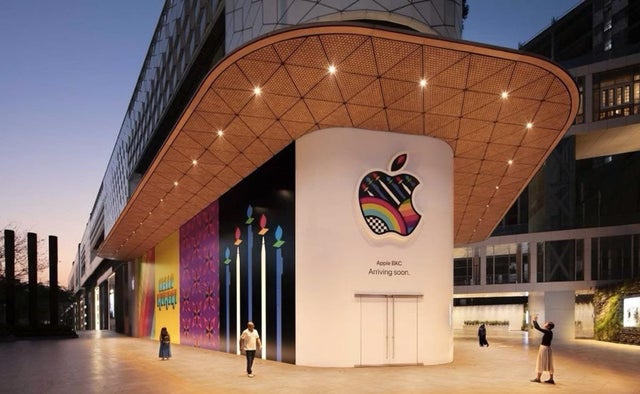 apple-takes-wraps-off-its-first-store-in-india-in-mumbai