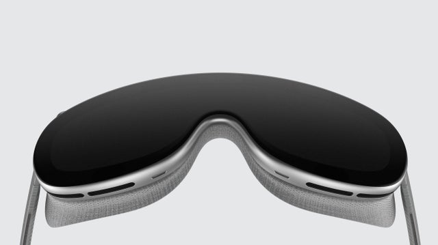 apple-reportedly-axes-mixed-reality-headset’s-exclusive-manufacturing-partner