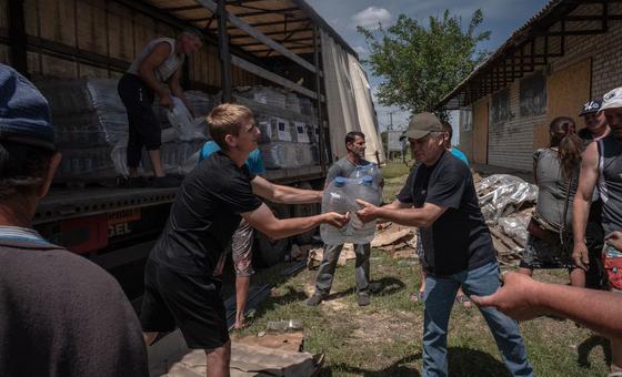 ukraine:-kakhovka-dam-aid-effort-reaches-180,000-people