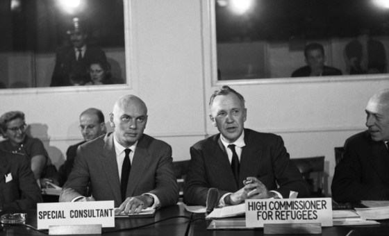 stories-from-the-un-archive:-all-star-1950s-cast-visits-european-refugee-camps