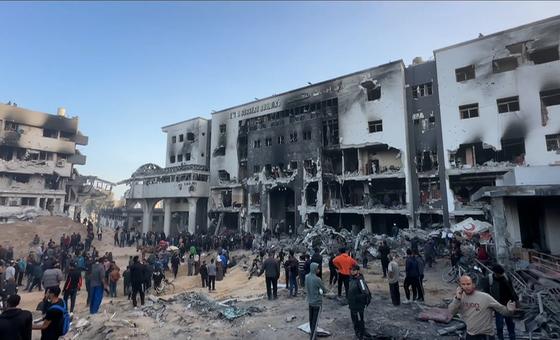 gaza:-un-aid-teams-still-waiting-for-israeli-green-light-to-relieve-stricken-northern-hospital