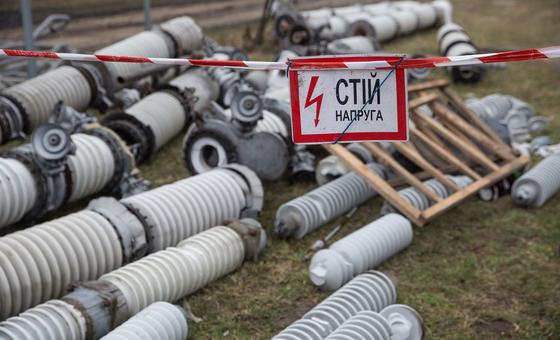 ukraine:-civilians-killed-and-injured-as-attacks-on-power-and-rail-systems-intensify