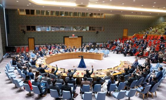 gaza:-security-council-adopts-us-resolution-calling-for-‘immediate,-full-and-complete-ceasefire’