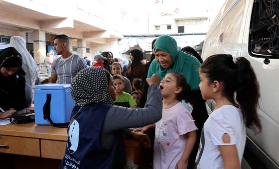 between-fear-and-hope,-gazans-parents-line-up-in-their-thousands-to-protect-their-children-from-polio